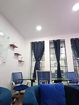 karlamorris  online show from 11/15/25, 04:47