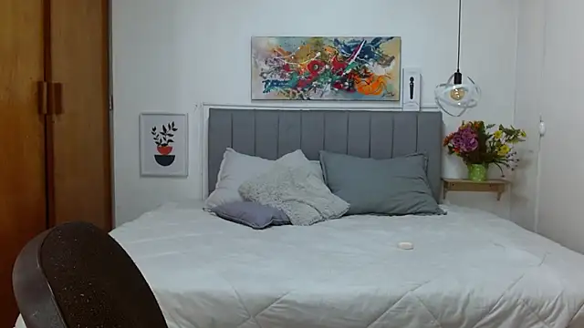 Snapshot of karlamorris_ chatting on 12/18/25, 01:39 karlamorris online show from 12/18/25, 01:39