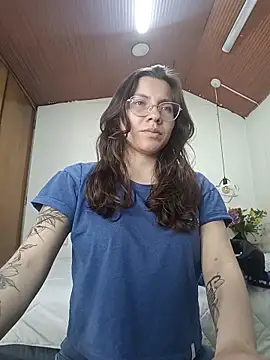 Snapshot of karlamorris_ chatting on 12/19/25, 04:03 karlamorris online show from 12/19/25, 04:03