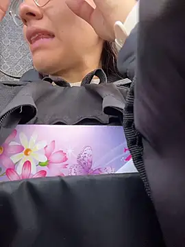 Snapshot of karlamorris_ chatting on 02/14/26, 01:41 karlamorris online show from 02/14/26, 01:41