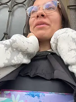 Snapshot of karlamorris_ chatting on 02/18/26, 01:18 karlamorris online show from 02/18/26, 01:18