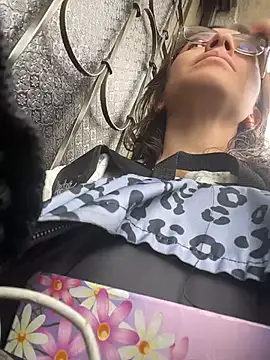 Snapshot of karlamorris_ chatting on 03/30/26, 01:12 karlamorris online show from 03/30/26, 01:12