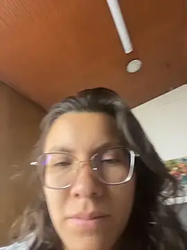 Snapshot of karlamorris_ chatting on 04/11/26, 02:10 karlamorris online show from 04/11/26, 02:10