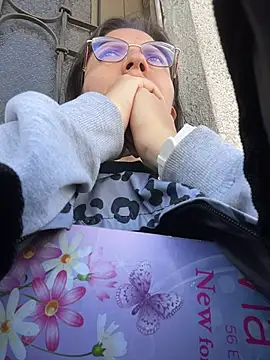 Snapshot of karlamorris_ chatting on 04/12/26, 01:05 karlamorris online show from 04/12/26, 01:05