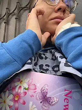 Snapshot of karlamorris_ chatting on 04/13/26, 01:05 karlamorris online show from 04/13/26, 01:05