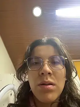 Snapshot of karlamorris_ chatting on 04/15/26, 01:29 karlamorris online show from 04/15/26, 01:29