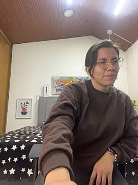 Snapshot of karlamorris_ chatting on 04/16/26, 01:12 karlamorris online show from 04/16/26, 01:12