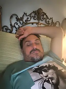 Snapshot of italovene chatting on 09/24/25, 10:46 italovene online show from 09/24/25, 10:46