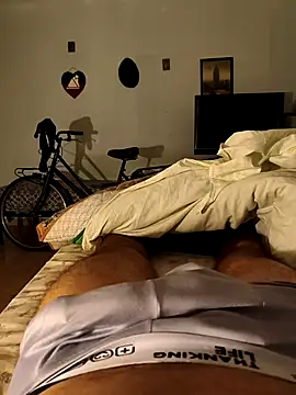 Snapshot of italovene chatting on 10/13/25, 09:37 italovene online show from 10/13/25, 09:37