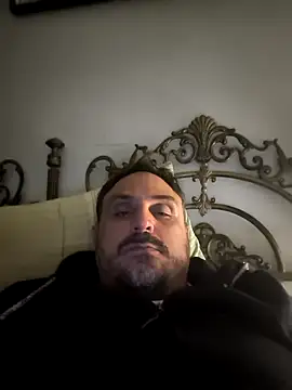 Snapshot of italovene chatting on 10/25/25, 09:31 italovene online show from 10/25/25, 09:31