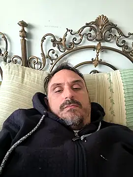 Snapshot of italovene chatting on 10/27/25, 07:45 italovene online show from 10/27/25, 07:45