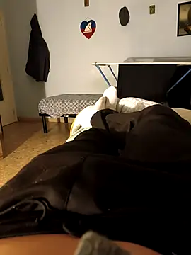 Snapshot of italovene chatting on 12/21/25, 06:04 italovene online show from 12/21/25, 06:04