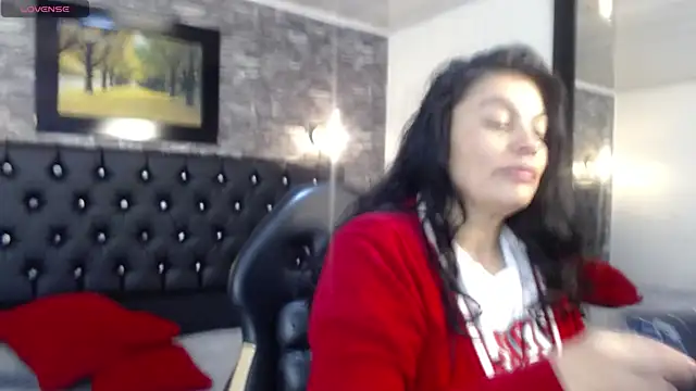 Snapshot of Lust_Mom41 chatting on 12/04/24, 10:46 Lust Mom41 online show from 12/04/24, 10:46