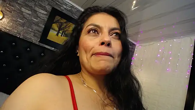 Snapshot of Lust_Mom41 chatting on 12/27/24, 10:37 Lust Mom41 online show from 12/27/24, 10:37