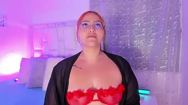 Snapshot of LeahxBarker chatting on 11/12/25, 02:01 LeahxBarker online show from 11/12/25, 02:01