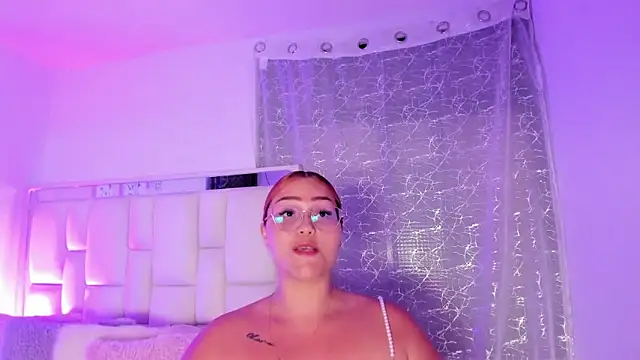 Snapshot of LeahxBarker chatting on 12/03/25, 02:41 LeahxBarker online show from 12/03/25, 02:41