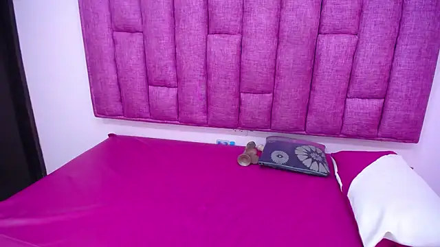 Briannacastello online show from 01/03/25, 06:01