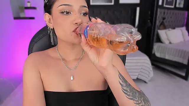 Snapshot of renee_shelby_ chatting on 03/10/26, 08:36 renee shelby online show from 03/10/26, 08:36