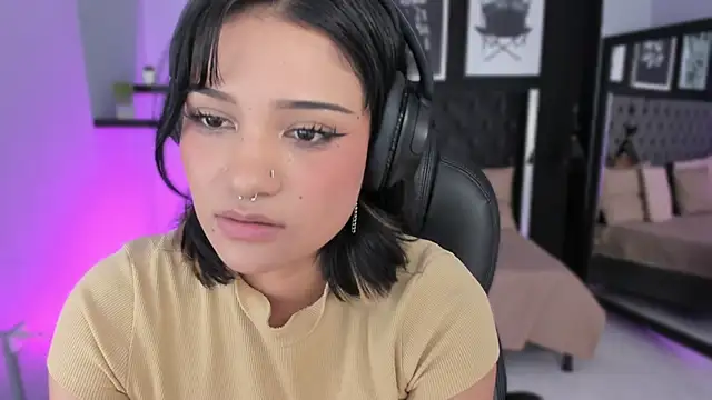 Snapshot of renee_shelby_ chatting on 03/12/26, 08:26 renee shelby online show from 03/12/26, 08:26