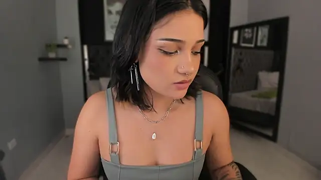 Snapshot of renee_shelby_ chatting on 03/25/26, 08:15 renee shelby online show from 03/25/26, 08:15