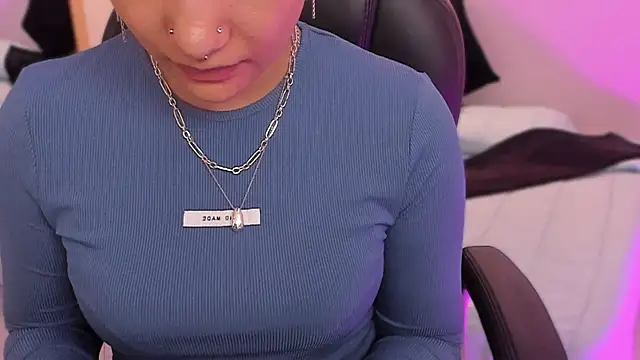 Snapshot of renee_shelby_ chatting on 04/08/26, 02:28 renee shelby online show from 04/08/26, 02:28