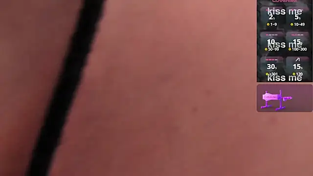 Snapshot of Anniee_boobs chatting on 02/06/25, 04:10 Anniee boobs online show from 02/06/25, 04:10