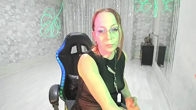 JessicaFamee online show from 10/27/25, 10:36