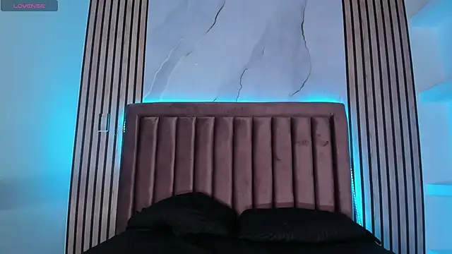 ChloeParkss  online show from 01/10/25, 12:04