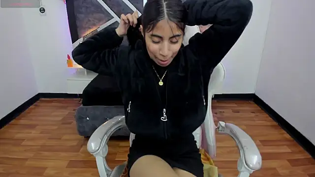 lunitaa18 online show from 02/26/25, 10:31