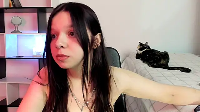 Snapshot of crystal_lilith chatting on 02/08/25, 01:33 crystal lilith online show from 02/08/25, 01:33