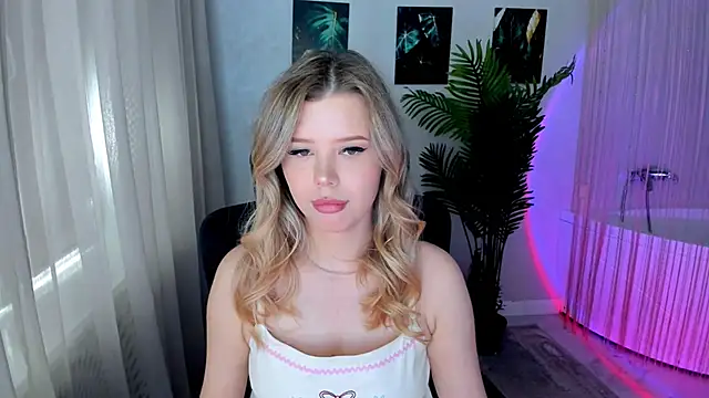 FollowLovee online show from 05/25/26, 03:56