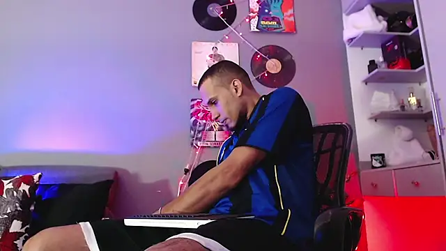 MagnusFrost online show from 01/04/25, 04:33