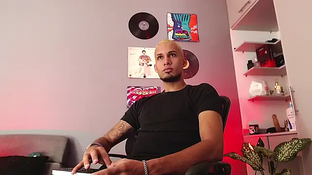 MagnusFrost online show from 01/14/25, 02:53