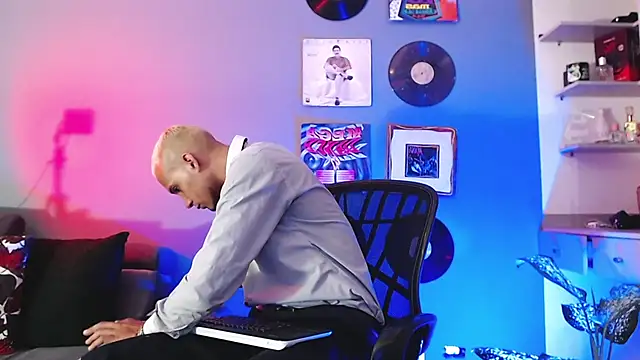 MagnusFrost online show from 01/18/25, 06:56