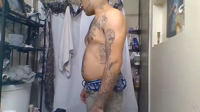 Snapshot of Houstonslong1 chatting on 12/27/24, 04:58 Houstonslong1 online show from 12/27/24, 04:58