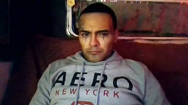 Snapshot of Houstonslong1 chatting on 01/02/25, 12:24 Houstonslong1 online show from 01/02/25, 12:24