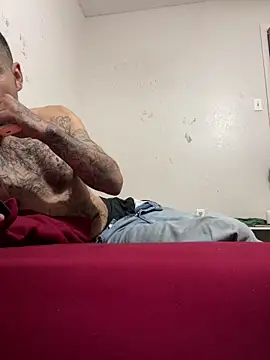 Snapshot of Houstonslong1 chatting on 12/16/25, 04:06 Houstonslong1 online show from 12/16/25, 04:06