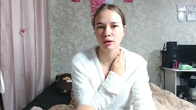 Snapshot of leila_bambi_ chatting on 10/17/25, 09:23 leila bambi  online show from 10/17/25, 09:23