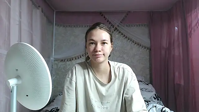 Snapshot of leila_bambi_ chatting on 11/23/25, 12:49 leila bambi online show from 11/23/25, 12:49