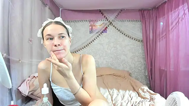 leila bambi  online show from 02/21/26, 04:08