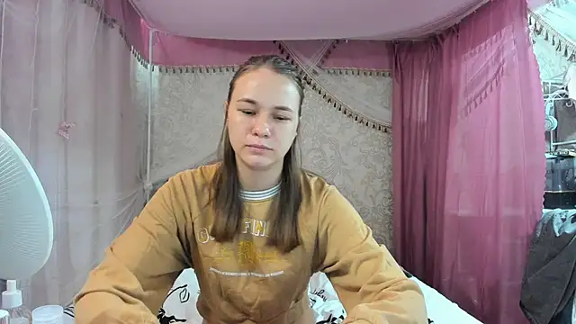 leila bambi  online show from 03/17/26, 09:56