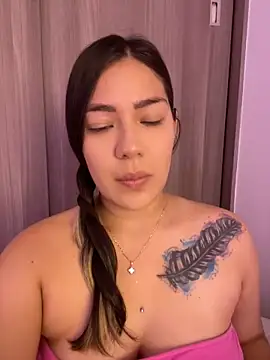 Snapshot of Latina_vanessa chatting on 12/24/24, 01:49 Latina vanessa online show from 12/24/24, 01:49