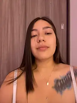 Snapshot of Latina_vanessa chatting on 12/28/24, 04:30 Latina vanessa online show from 12/28/24, 04:30