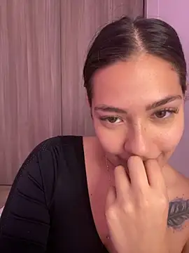 Snapshot of Latina_vanessa chatting on 01/10/25, 01:32 Latina vanessa online show from 01/10/25, 01:32