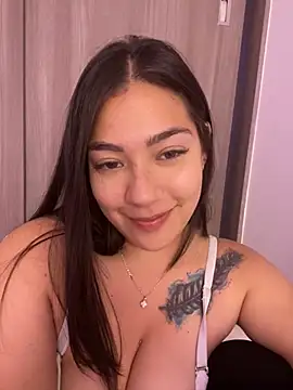 Snapshot of Latina_vanessa chatting on 01/15/25, 02:27 Latina vanessa online show from 01/15/25, 02:27