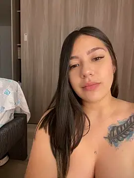 Snapshot of Latina_vanessa chatting on 01/29/25, 12:33 Latina vanessa online show from 01/29/25, 12:33