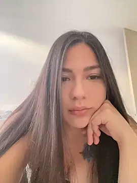 Snapshot of Latina_vanessa chatting on 02/19/25, 10:42 Latina vanessa online show from 02/19/25, 10:42