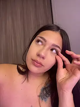 Snapshot of Latina_vanessa chatting on 02/23/25, 02:40 Latina vanessa online show from 02/23/25, 02:40