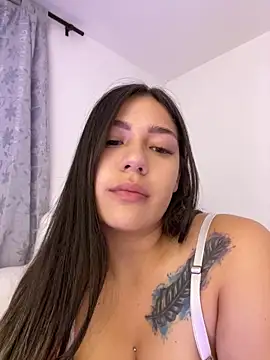 Snapshot of Latina_vanessa chatting on 03/17/25, 10:49 Latina vanessa online show from 03/17/25, 10:49