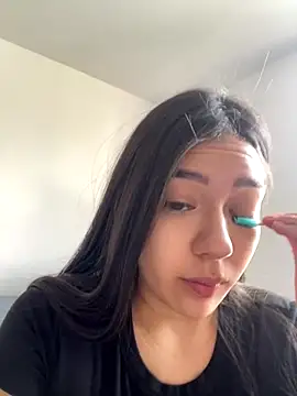 Snapshot of Latina_vanessa chatting on 09/21/25, 02:19 Latina vanessa online show from 09/21/25, 02:19